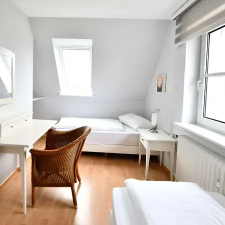 Haus Windhuug 5 Apartment Utersum